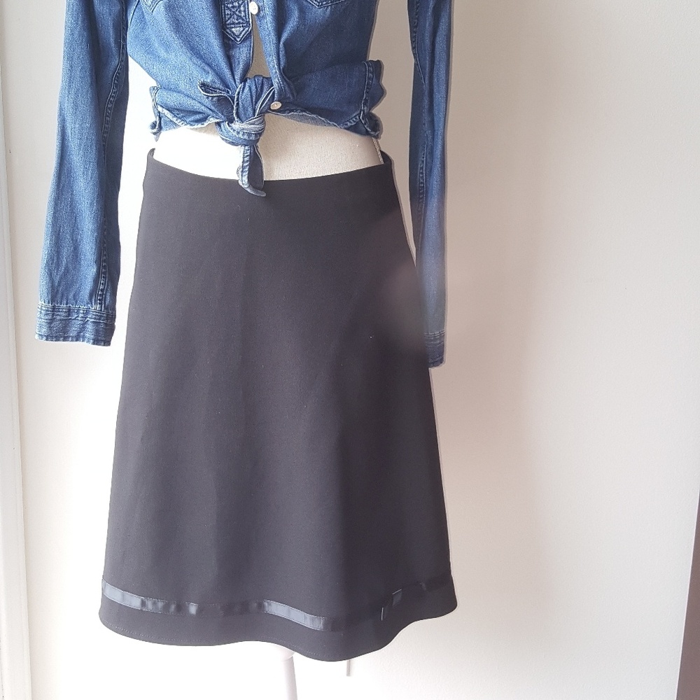 Sz 1 circle skirt with bow trim  black on black